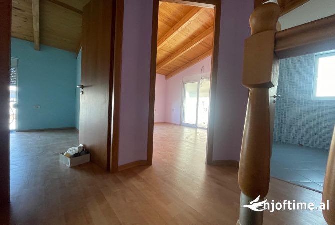 Shtepi me qera Duplex(shtepi me 2 kate) ne Tirane, 1+1, Mobilimi Bosh, pa mobiluar, Pagesa 800  Euro.