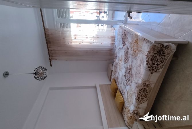 Shtepi me qera Apartament ne Tirane, 2+1, Mobilimi E mobiluar, Pagesa 50,000  Leke.