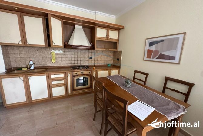 Shtepi me qera Apartament ne Tirane, 1+1, Mobilimi E mobiluar, Pagesa 600  Euro.