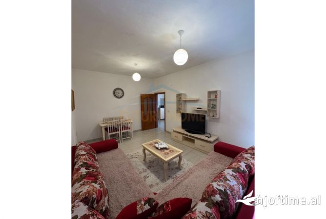 Shtepi me qera Apartament ne Tirane, 2+1, Mobilimi E mobiluar, Pagesa 500  Euro.