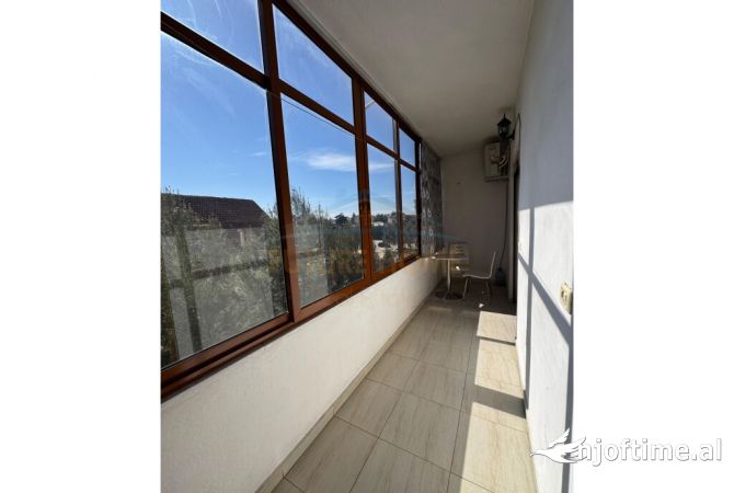 Shtepi me qera Apartament ne Tirane, 2+1, Mobilimi E mobiluar, Pagesa 500  Euro.