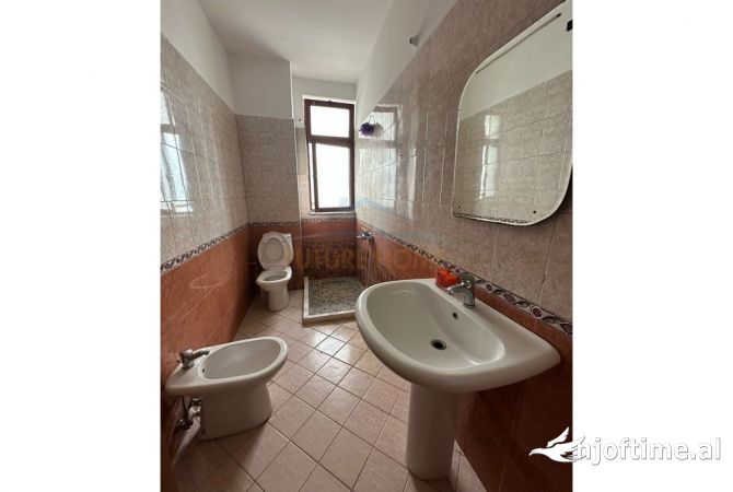 Shtepi me qera Apartament ne Tirane, 1+1, Mobilimi E mobiluar, Pagesa 500  Euro.