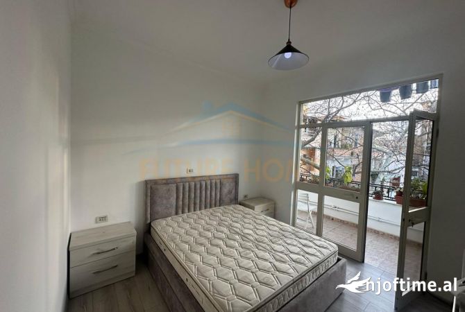 Shtepi ne shitje Apartament ne Tirane, 1+1, Mobilimi E mobiluar, Pagesa 130,000  Euro.