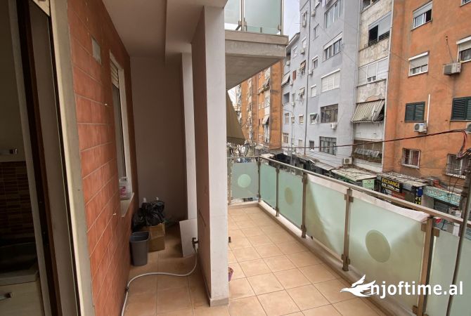 Shtepi me qera Apartament ne Tirane, 2+1, Mobilimi Bosh, pa mobiluar, Pagesa 500  Euro.