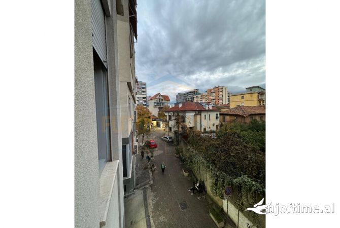 Shtepi me qera Apartament ne Tirane, 2+1, Mobilimi E mobiluar, Pagesa 1,200  Euro.