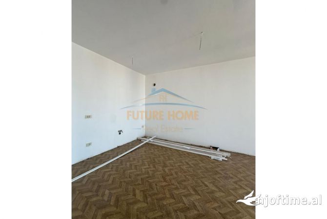 Shtepi ne shitje Apartament ne Tirane, 1+1, Mobilimi Bosh, pa mobiluar, Pagesa 165,000  Euro.