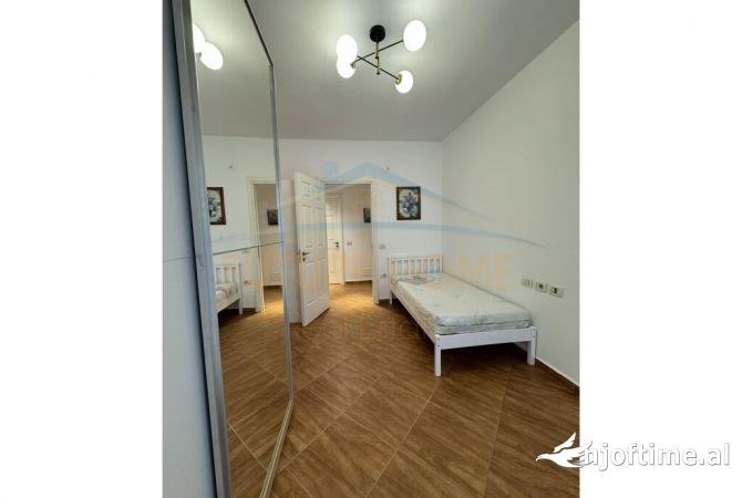 Shtepi me qera Apartament ne Tirane, 2+1, Mobilimi E mobiluar, Pagesa 550  Euro.