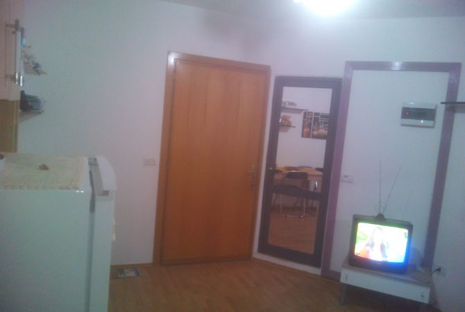 Shtepi me qera 1+1 ne Tirane - 25,000 Leke