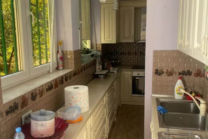 Shtepi ne shitje Apartament ne Tirane, 7+1, Mobilimi E mobiluar, Pagesa 350,000  Euro.