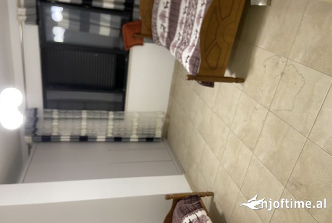 Shtepi me qera Apartament ne Tirane, 2+1, Mobilimi E mobiluar, Pagesa 600  Euro.