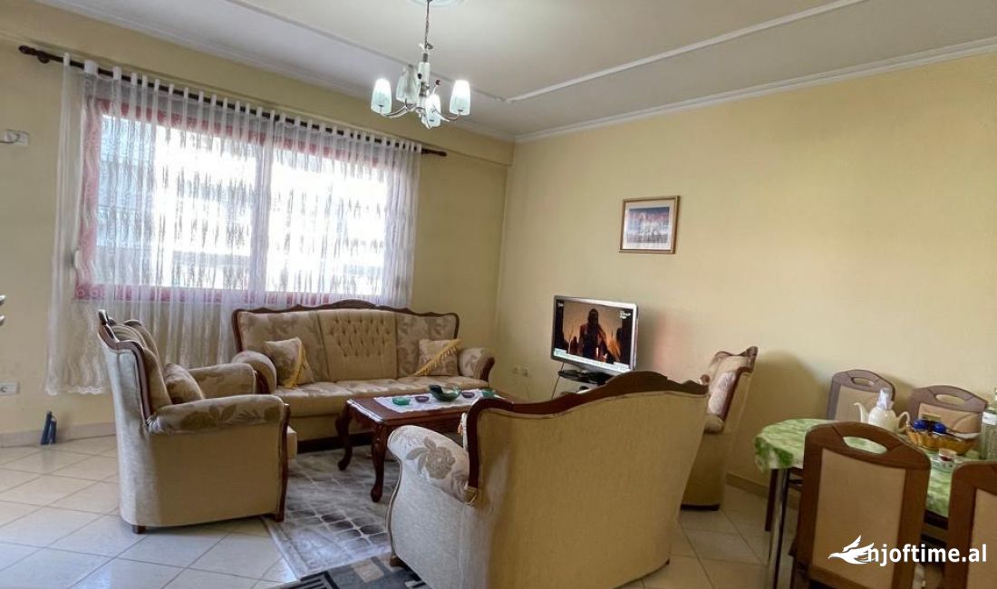 Shtepi ne shitje Apartament ne Tirane, 2+1, Mobilimi E mobiluar, Pagesa 110,000  Euro.