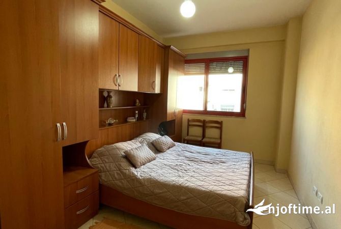 Shtepi ne shitje Apartament ne Tirane, 2+1, Mobilimi E mobiluar, Pagesa 110,000  Euro.