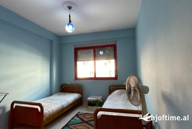 Shtepi ne shitje Apartament ne Tirane, 2+1, Mobilimi E mobiluar, Pagesa 110,000  Euro.