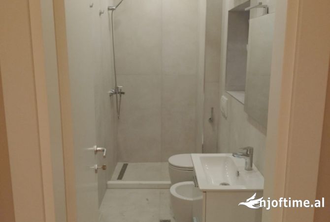 Ambient biznesi me qera 3+1 ne Tirane - 952 Euro