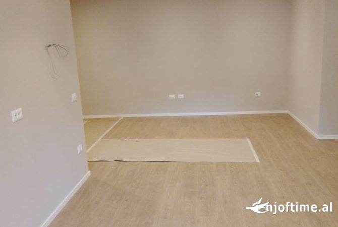 Ambient biznesi me qera 3+1 ne Tirane - 952 Euro