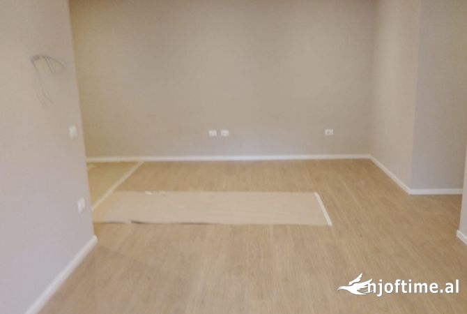 Ambient biznesi me qera 3+1 ne Tirane - 952 Euro