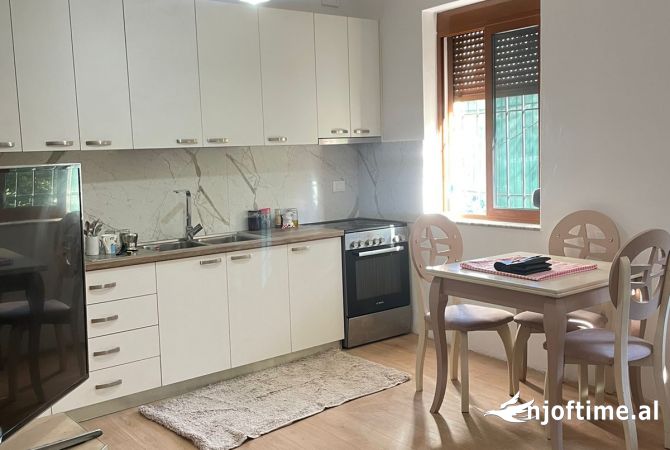 Shtepi me qera 2+1 ne Tirane - 451 Euro