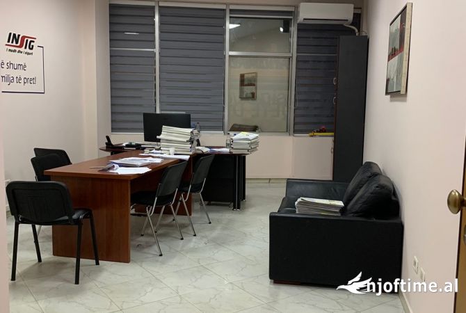 Ambient biznesi me qera 3+1 ne Tirane - 705 Euro