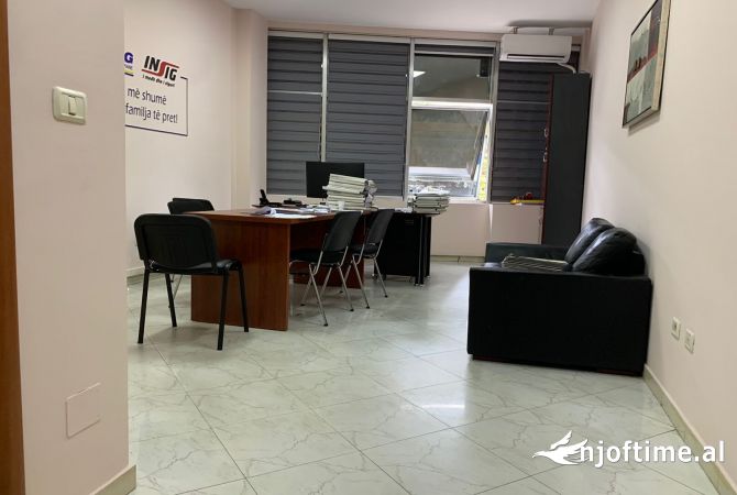 Ambient biznesi me qera 3+1 ne Tirane - 705 Euro