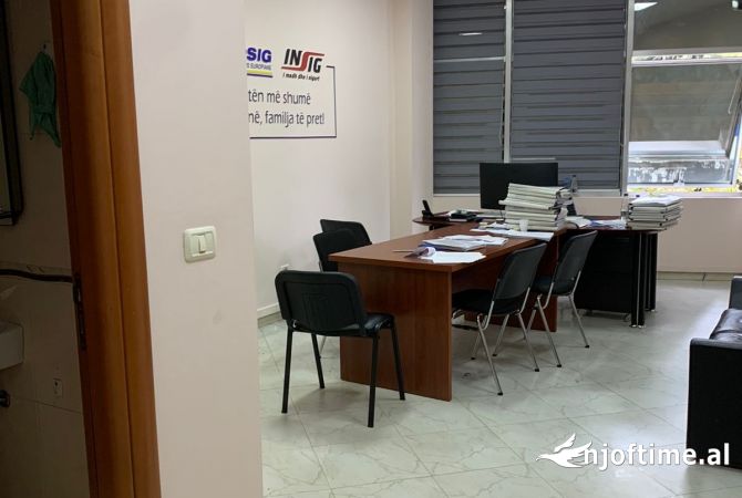 Ambjent biznesi me qera 700Euro tek Rruga e Elbasanit Tirane 