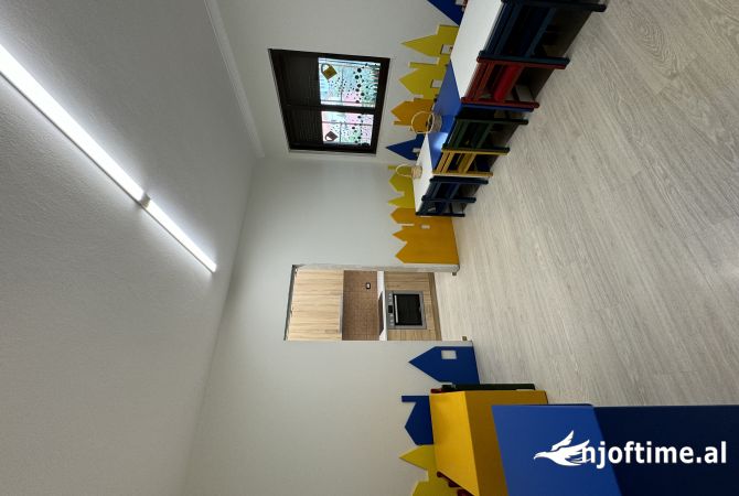 Ambient biznesi me qera 3+1 ne Tirane - 1,000 Euro