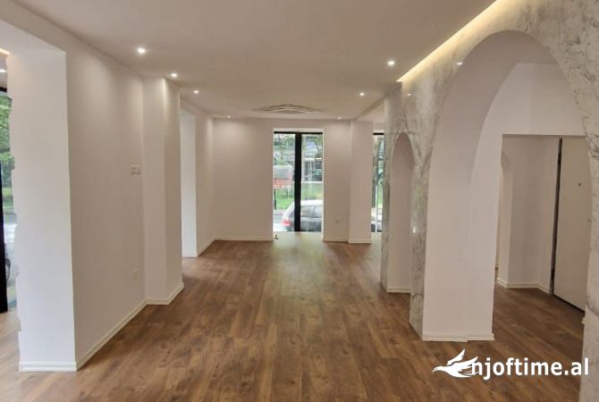 Ambient biznesi me qera 1+1 ne Tirane - 2,806 Euro