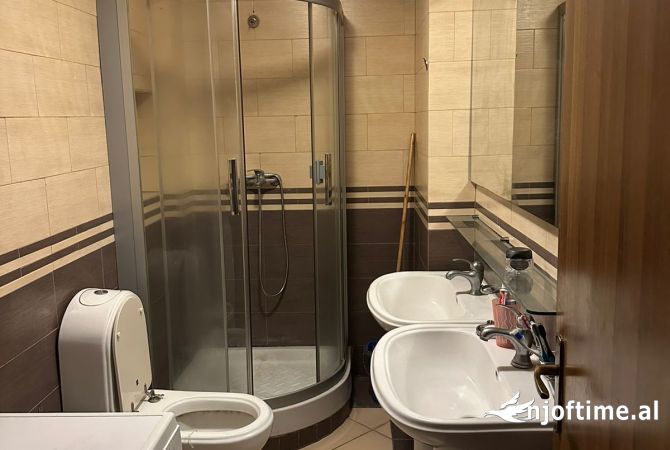Shtepi me qera 2+1 ne Tirane - 606 Euro