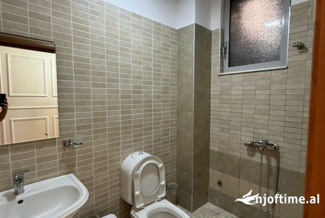 Shtepi me qera 3+1 ne Tirane - 551 Euro