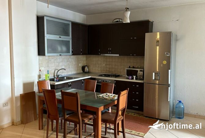 Shtepi me qera 2+1 ne Tirane - 606 Euro