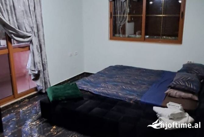 Shtepi me qera Apartament ne Tirane, 3+1, Mobilimi E mobiluar, Pagesa 599  Euro.