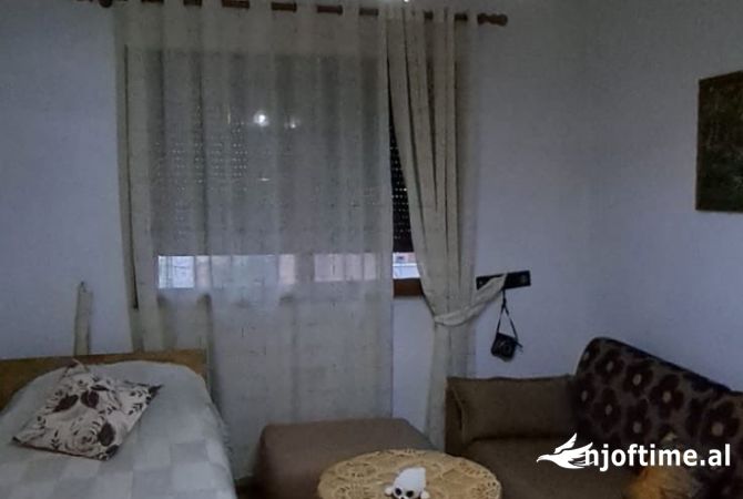 Shtepi me qera Apartament ne Tirane, 3+1, Mobilimi E mobiluar, Pagesa 599  Euro.