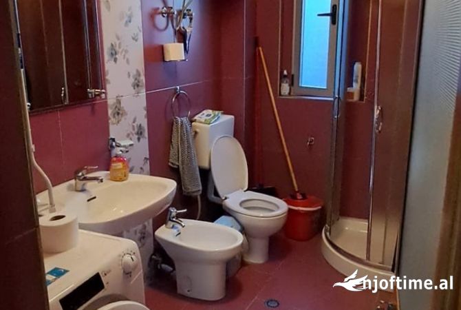 Shtepi me qera Apartament ne Tirane, 3+1, Mobilimi E mobiluar, Pagesa 599  Euro.