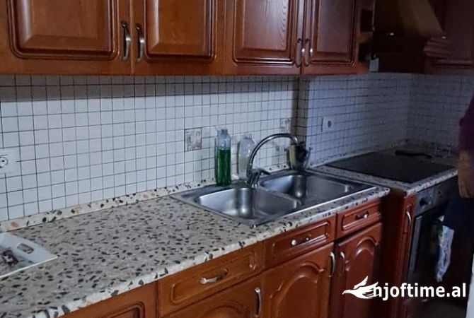 Shtepi me qera Apartament ne Tirane, 3+1, Mobilimi E mobiluar, Pagesa 599  Euro.