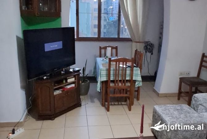 Shtepi me qera Apartament ne Tirane, 3+1, Mobilimi E mobiluar, Pagesa 599  Euro.