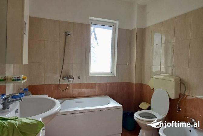 Shtepi ne shitje Apartament ne Tirane, 2+1, Mobilimi Pjeserisht e mobiluar, Pagesa 115,066  Euro.