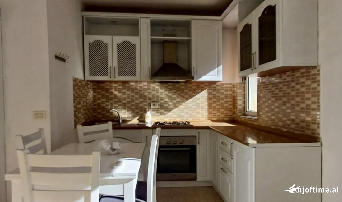 Shtepi ne shitje Apartament ne Tirane, 2+1, Mobilimi Pjeserisht e mobiluar, Pagesa 115,066  Euro.