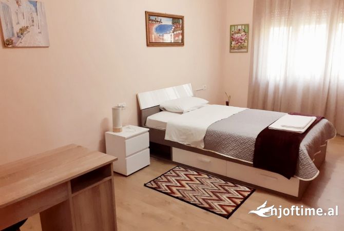 Shtepi me qera 2+1 ne Tirane - 708 Euro