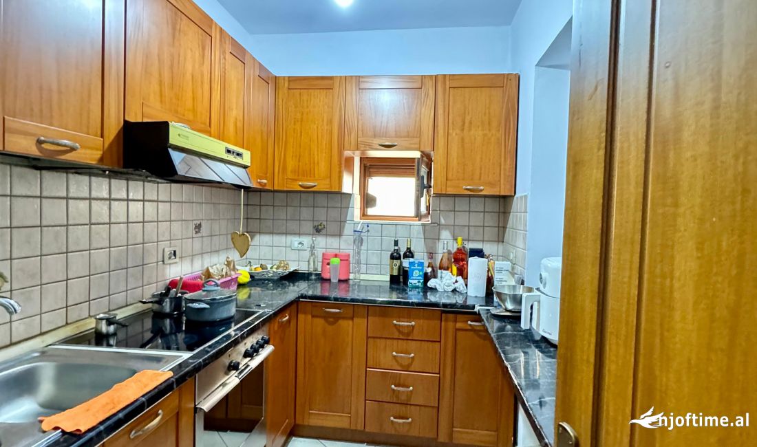 Shtepi ne shitje Apartament ne Tirane, 1+1, Mobilimi E mobiluar, Pagesa 87,321  Euro.