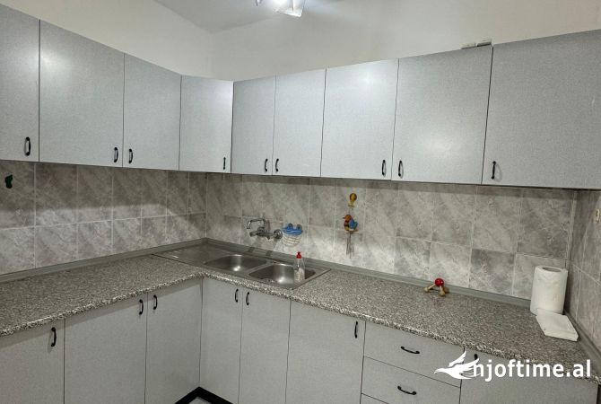 Shtepi ne shitje Apartament ne Tirane, 2+1, Mobilimi Bosh, pa mobiluar, Pagesa 100,999  Euro.