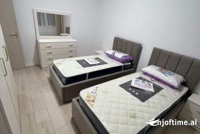 Shtepi me qera Apartament ne Tirane, 2+1, Mobilimi E mobiluar, Pagesa 610  Euro.