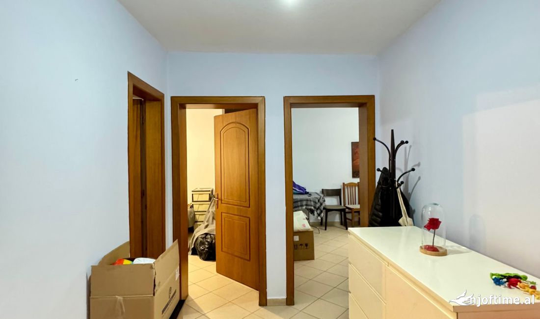 Shtepi ne shitje Apartament ne Tirane, 1+1, Mobilimi E mobiluar, Pagesa 87,066  Euro.