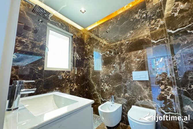 Shtepi ne shitje Apartament ne Tirane, 2+1, Mobilimi Pjeserisht e mobiluar, Pagesa 210,366  Euro.