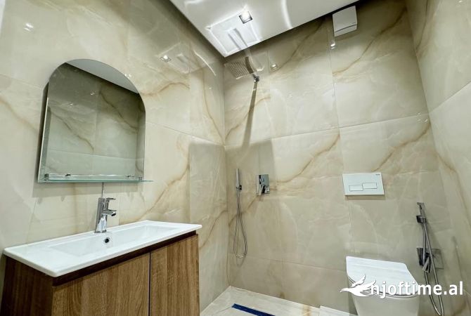 Shtepi ne shitje Apartament ne Tirane, 2+1, Mobilimi Pjeserisht e mobiluar, Pagesa 210,366  Euro.