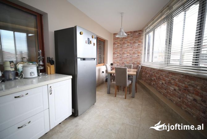 Shtepi me qera Apartament ne Tirane, 2+1, Mobilimi E mobiluar, Pagesa 707  Euro.