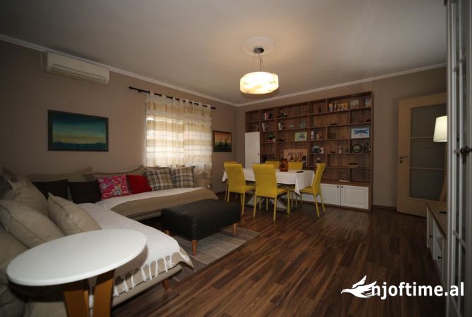 Shtepi me qera 2+1 ne Tirane - 707 Euro