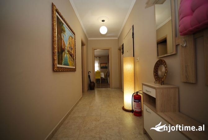 Shtepi me qera Apartament ne Tirane, 2+1, Mobilimi E mobiluar, Pagesa 707  Euro.