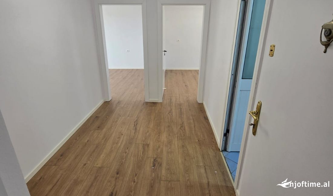 Shtepi ne shitje Apartament ne Tirane, 1+1, Mobilimi Bosh, pa mobiluar, Pagesa 79,077  Euro.