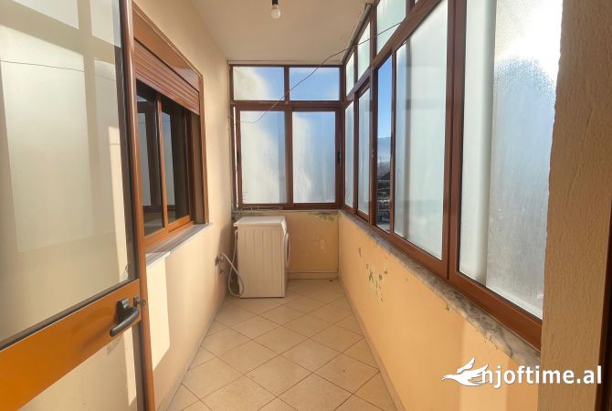 Shtepi ne shitje Apartament ne Tirane, 1+1, Mobilimi Pjeserisht e mobiluar, Pagesa 110,777  Euro.
