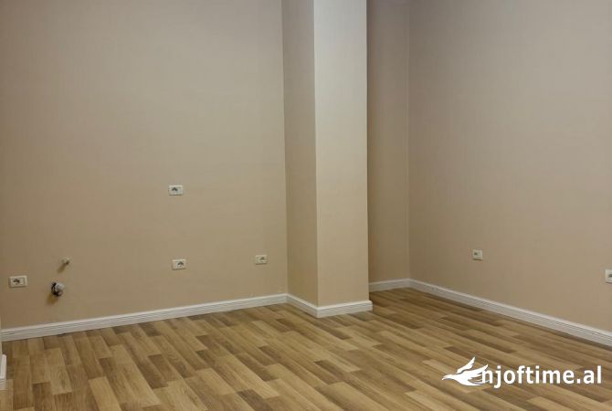 Shtepi ne shitje Apartament ne Tirane, 2+1, Mobilimi Bosh, pa mobiluar, Pagesa 115,087  Euro.