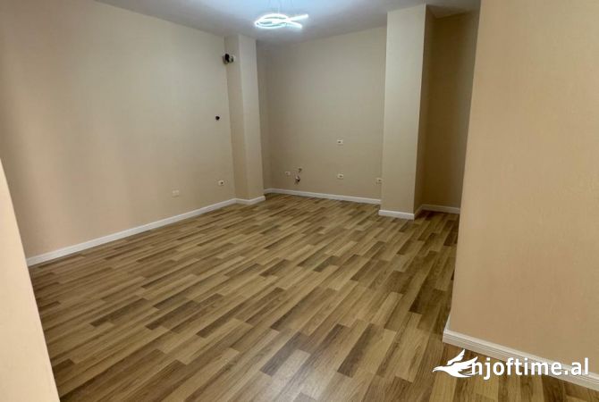Shtepi ne shitje Apartament ne Tirane, 2+1, Mobilimi Bosh, pa mobiluar, Pagesa 115,087  Euro.